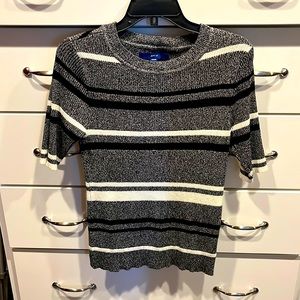 APT. 9 short sleeve sweater size medium
